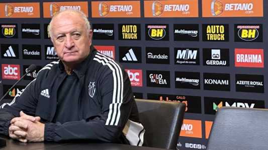 Felipão completou quatro jogos no comando do Atlético neste domingo (2)