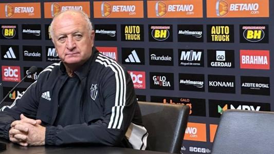 Felipão completou quatro jogos no comando do Atlético neste domingo (2)