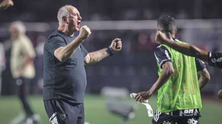 Felipão conquistou sua primeira vitória pelo Atlético neste domingo (6)