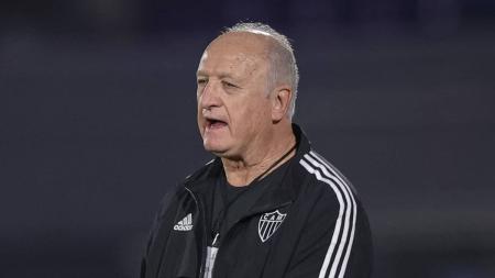 Felipão durante o empate por 1 a 1 entre Libertad e Atlético