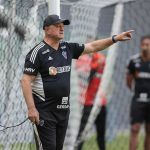 Felipão escala Atlético com três novidades para enfrentar Santos na estreia da Arena MRV