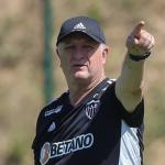 São Paulo x Atlético: Felipão consegue efeito suspensivo e fica no banco