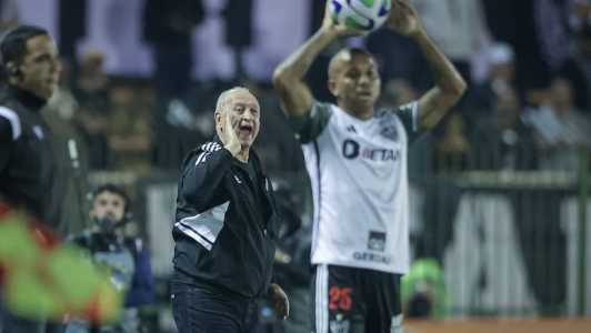 Felipão estreou pelo Atlético em 21 de junho, contra o Fluminense