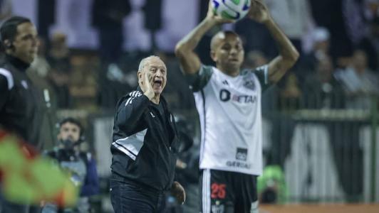 Felipão estreou pelo Atlético em 21 de junho, contra o Fluminense