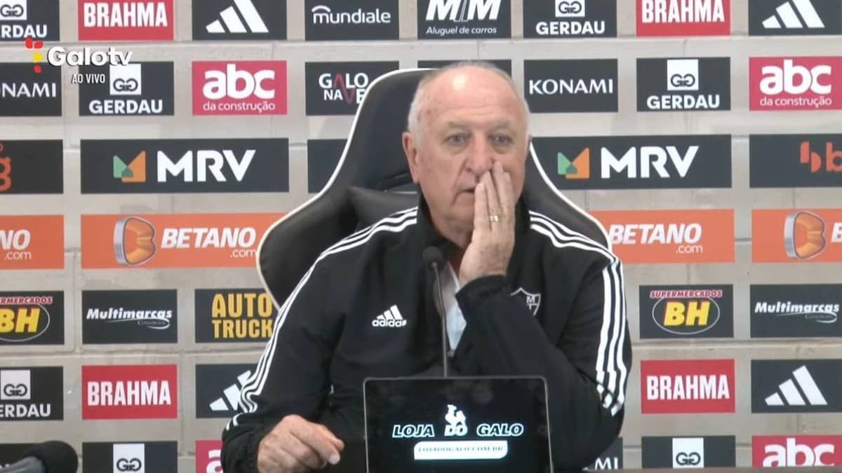 Atlético: sistema de som da Arena MRV 'invade' entrevista coletiva de Felipão