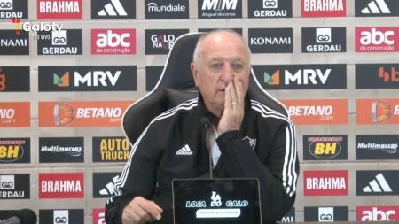 Felipão foi surpreendido pelo sistema de som da Arena MRV