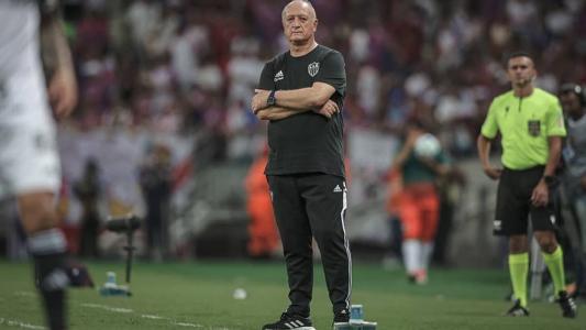 Felipão observa jogo entre Fortaleza e Atlético, no Castelão, pelo Campeonato Brasileiro