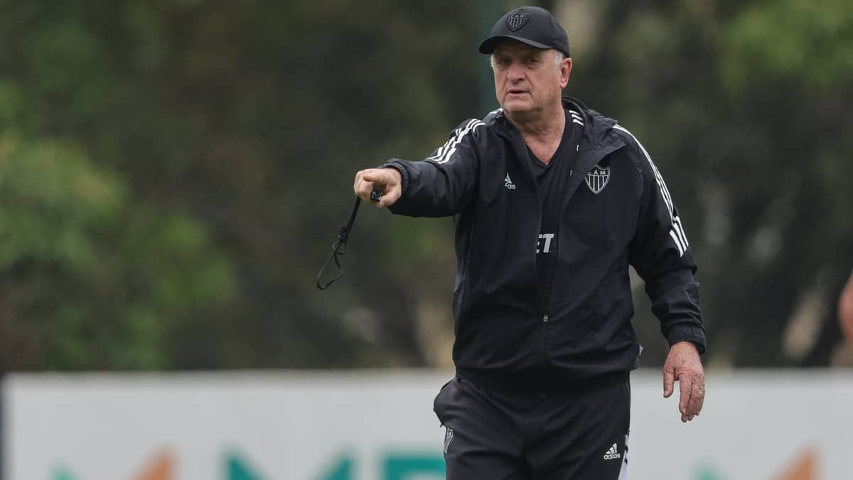 Atlético: Felipão estuda mudanças na escalação para estreia na Arena MRV