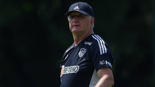 Felipão precisou mexer em duas posições no Atlético