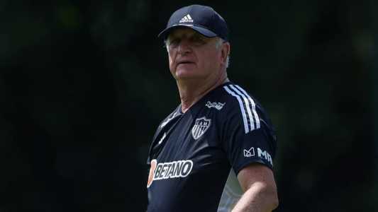 Felipão precisou mexer em duas posições no Atlético