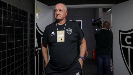 Felipão precisou mexer na equipe do Atlético para jogo contra o Coritiba