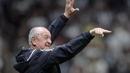 Felipão, técnico do Atlético, em jogo na Arena MRV