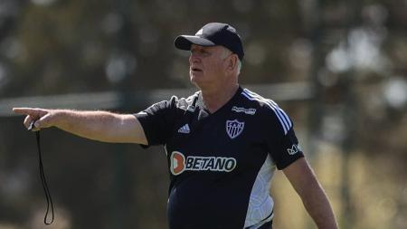Felipão tem mais opções para escalar o Atlético contra o Palmeiras