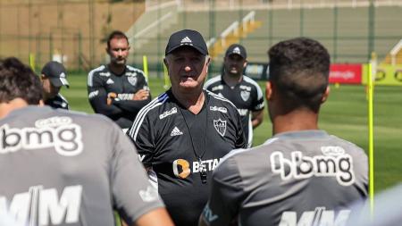 Felipão tem opções para montar o Atlético para partida contra o Internacional