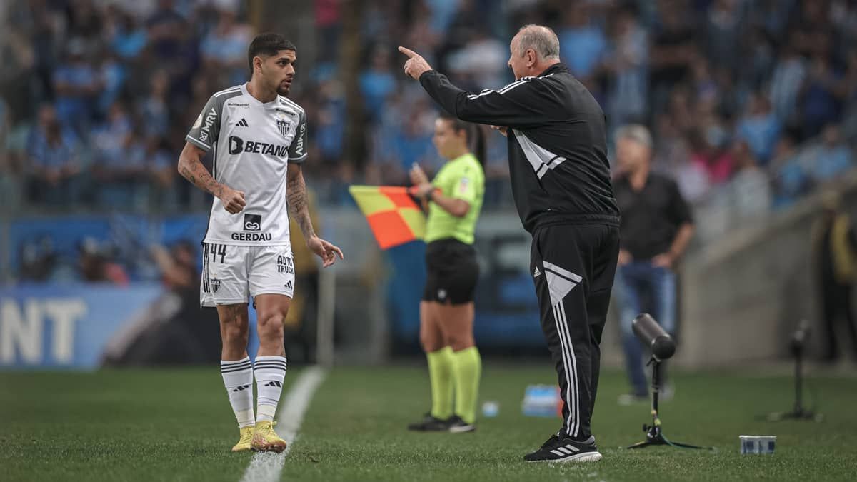 Felipão vê evolução no Atlético e retruca Coudet: 'Estou satisfeito com o grupo'
