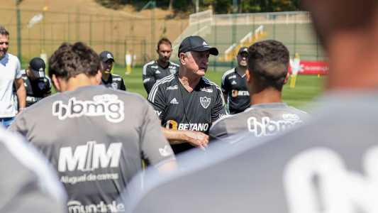 Felipão tem três jogadores pendurados para enfrentar o Cuiabá, sendo dois titulares