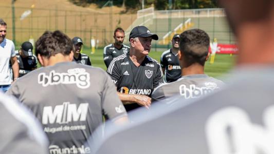 Felipão tem três jogadores pendurados para enfrentar o Cuiabá, sendo dois titulares