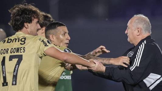 Felipão vibrou bastante com Arana após assistência no Paraguai