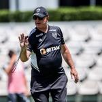 Ultrapassado? Ídolo do Cruzeiro defende técnico do Atlético