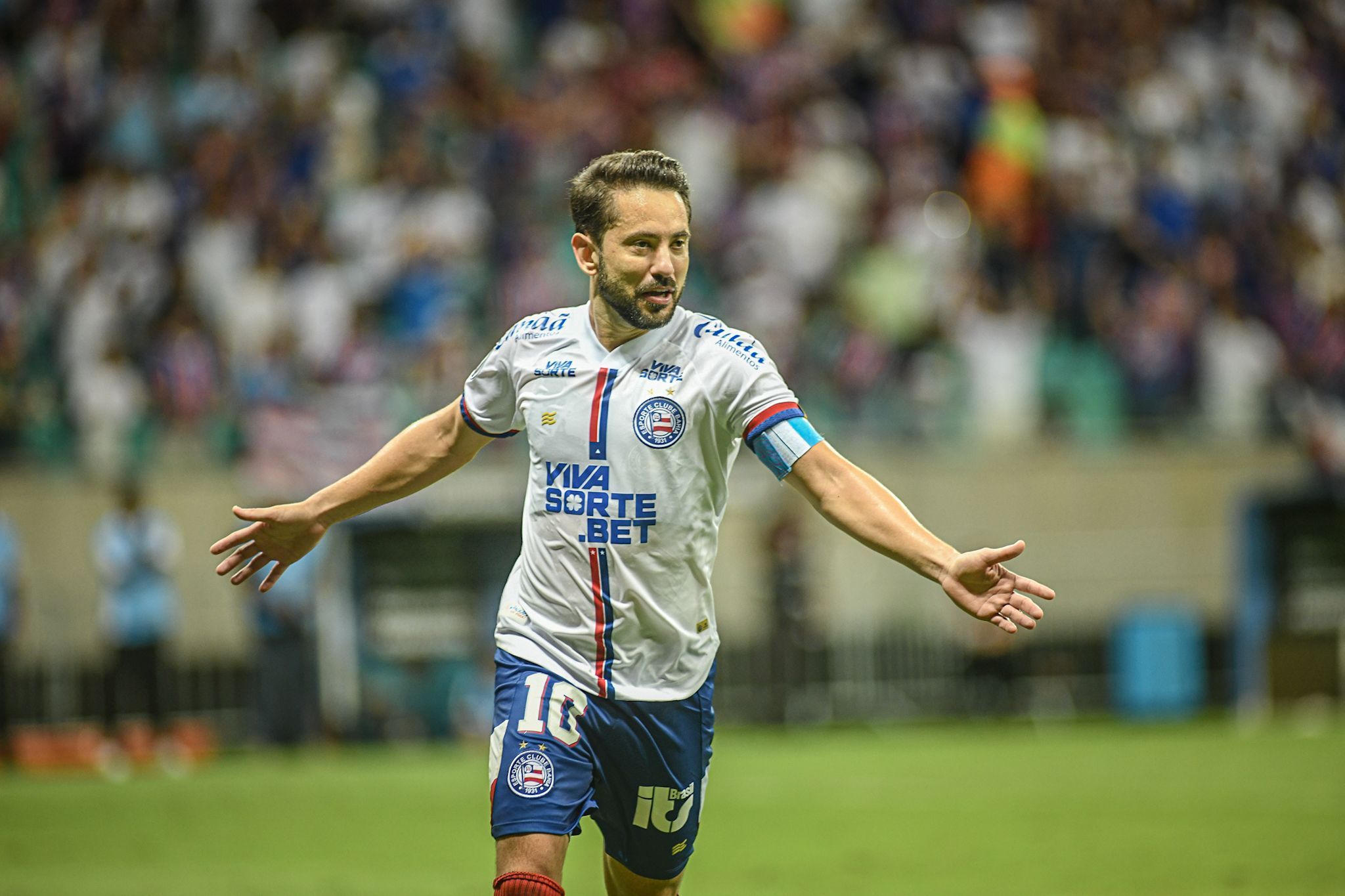 Após vaga na Libertadores e às vésperas do Ba-Vi, Everton Ribeiro cutuca rival