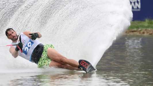 Felipe Alves conquistou medalha no esqui aquático