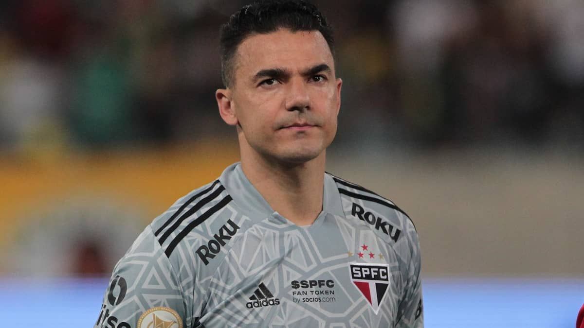 Felipe Alves é afastado pelo São Paulo e segue treinos separado do elenco