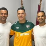 Empresário posta foto, e Felipe Alves é o novo reforço do Fluminense