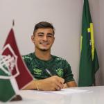 Fluminense acerta renovação de contrato com jovem das categorias base