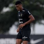 Jovens do Corinthians disputam vaga entre os titulares para enfrentar o Inter