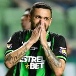 Felipe Azevedo destrói placa após ser expulso em derrota do América