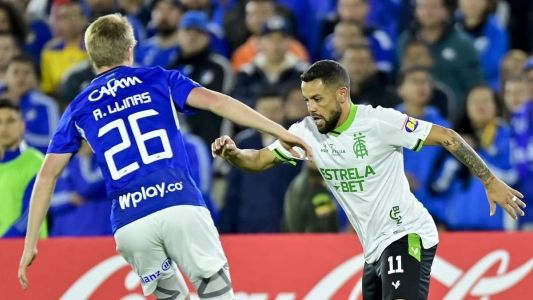 Felipe Azevedo durante jogo pelo América