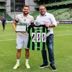 Felipe Azevedo homenageado pelos 200 jogos no América