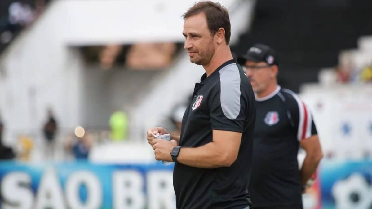 Felipe Conceição é demitido do Santa Cruz após derrota para o Campinense