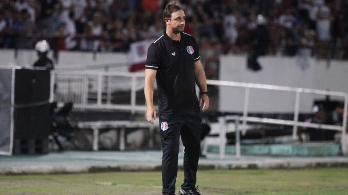 Santa Cruz emenda sequência com Felipe Conceição e cresce na Série D:  'Difícil de ser batido'