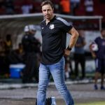 Felipe Conceição comemora números no Santa Cruz: 'Incontestáveis'