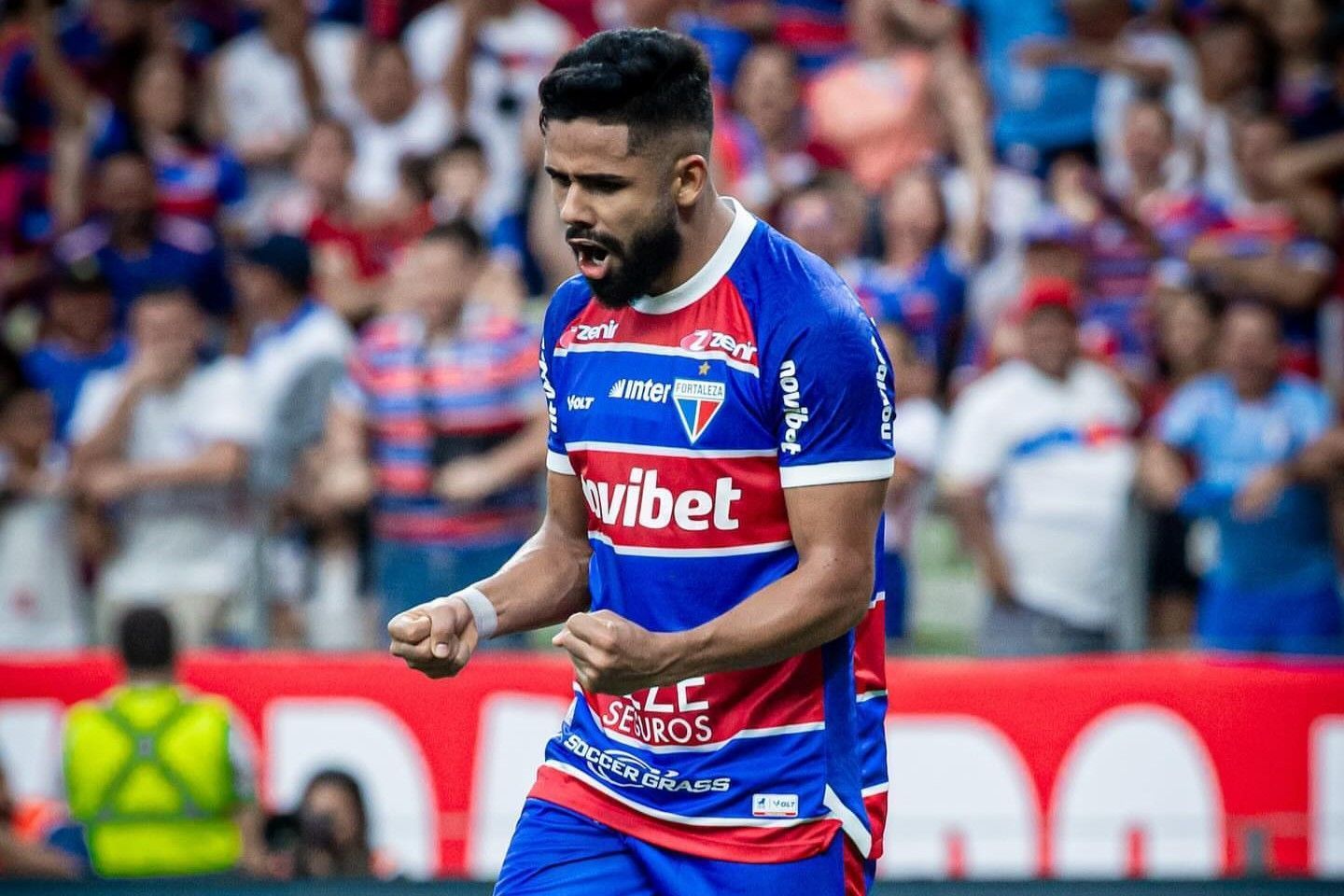 Fortaleza empresta lateral-esquerdo para rival do Brasileirão