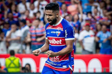 Felipe Jonatan em ação pelo Fortaleza, no ano passado