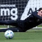 Goleiro de 18 anos pode ser relacionado pela primeira vez no profissional do Corinthians