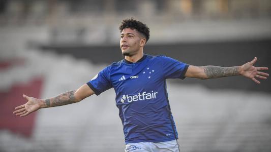 Felipe Machado marcou de falta o gol da vitória do Cruzeiro