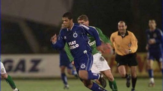 Felipe Melo durante jogo pelo Cruzeiro, em 2003
