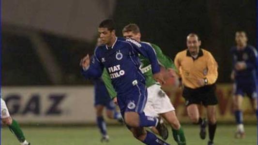 Felipe Melo durante jogo pelo Cruzeiro, em 2003