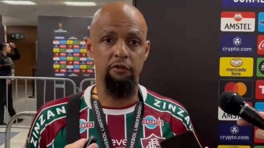 Felipe Melo na zona mista do Maracanã após o título da Libertadores