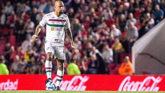 Felipe Melo não gostou do gramado do Estádio Diego Armando Maradona