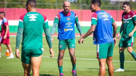 Felipe Melo volta ao time titular do Fluminense