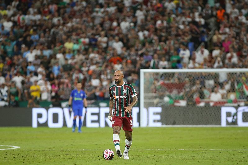 Justiça bloqueia contas de Felipe Melo, do Fluminense, por calote em aluguel