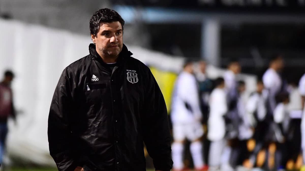 Ponte Preta demite treinador após nova derrota na Série B