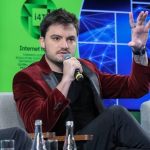 Na Unesco, Felipe Neto critica 'big techs' por lucrarem com radicalização na internet