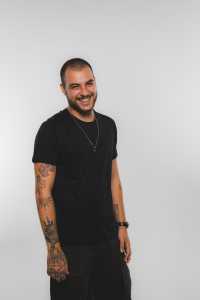 Felipe Poeta é DJ e produtor musical