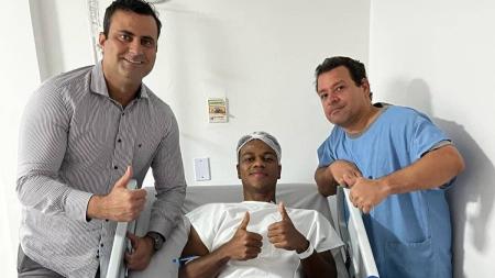 Felipe Vieira realizou a cirurgia no joelho nesta quinta-feira (14)