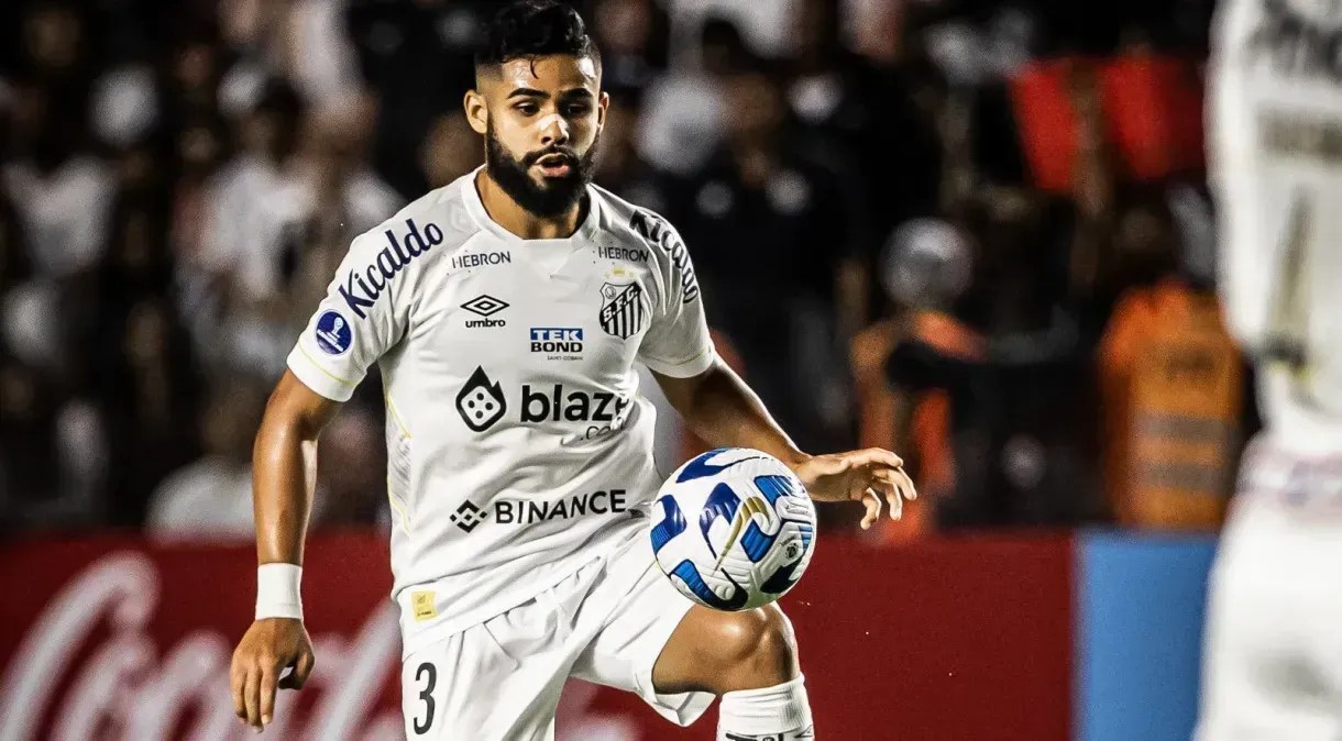 Fortaleza encaminha a contratação de lateral do Santos